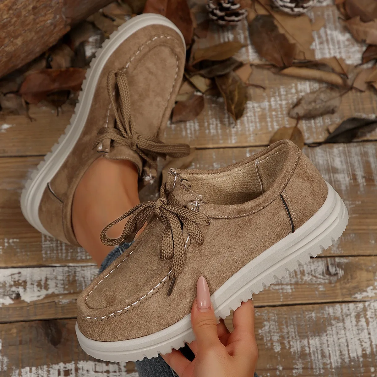 

New lace-up thick-soled casual single shoes for women in the autumn of 2025, plus-size suede sponge sports sneakers