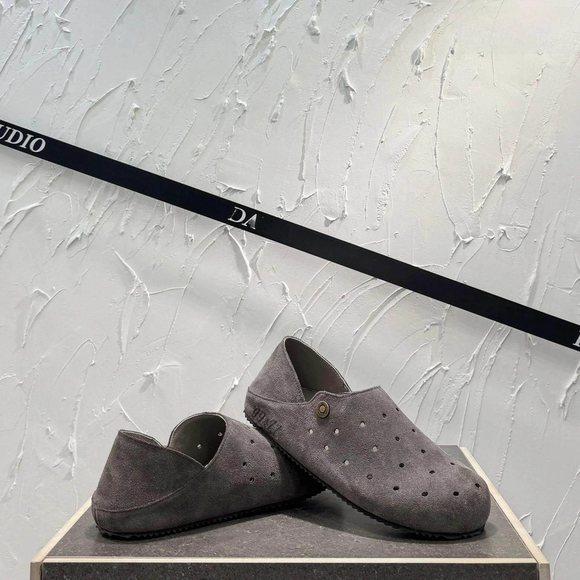 

Comfortable Lightweight Slippers Wearable Outdoor Summer Two-Way Wearable Shoes Soft Bottom Fashionable Loafers