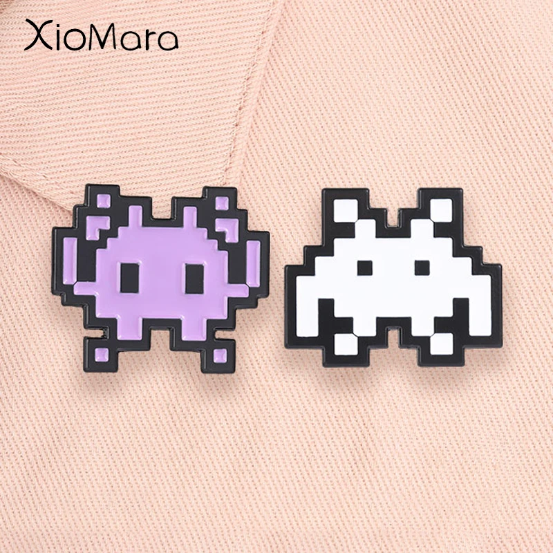 Classic Arcade Game Enamel Pins 8-bit Pixel Alien Retro Gamer 80s Nostalgia Brooches Lapel Badge Jewelry Gifts for Kids Friends