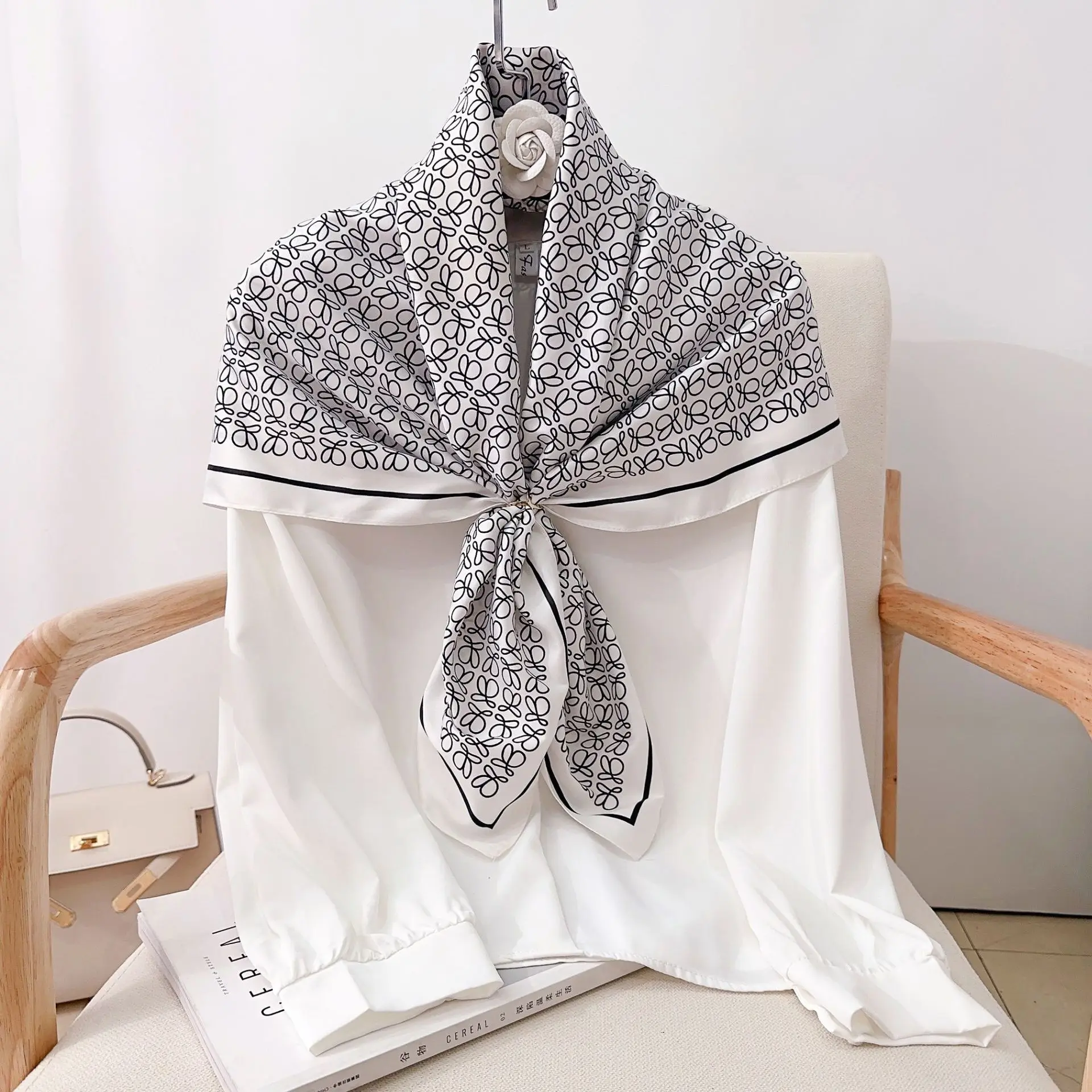 1 pz 90 cm sciarpa in tessuto twill farfalla stampa modello grande sciarpa quadrata sciarpa di seta blocco solare sciarpa russa scialle