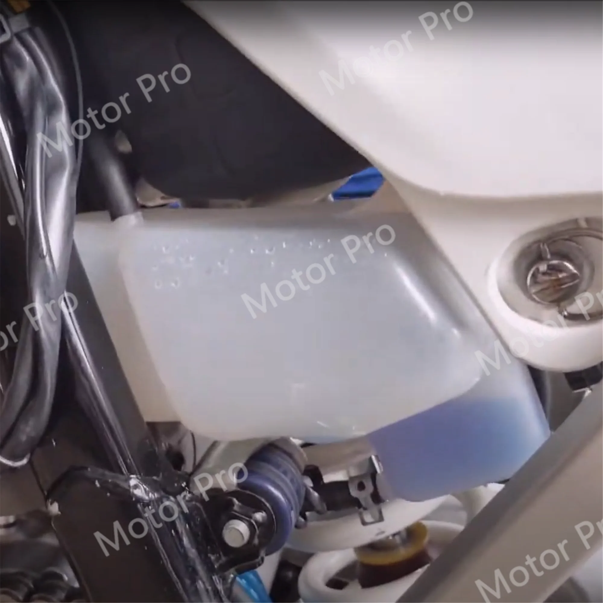 Water Coolant Reservoir Tank Fit Suzuki DRZ400S 2000-2017 Radiator Overflow Storage Water Bottle For DRZ400E 2000-2007 2006 2005