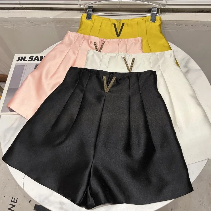 Summer New 2023 Heavy Industry Metal V-Shaped Suit Women Temperament Three Points Wide Leg Leisure Shorts Hot Pants