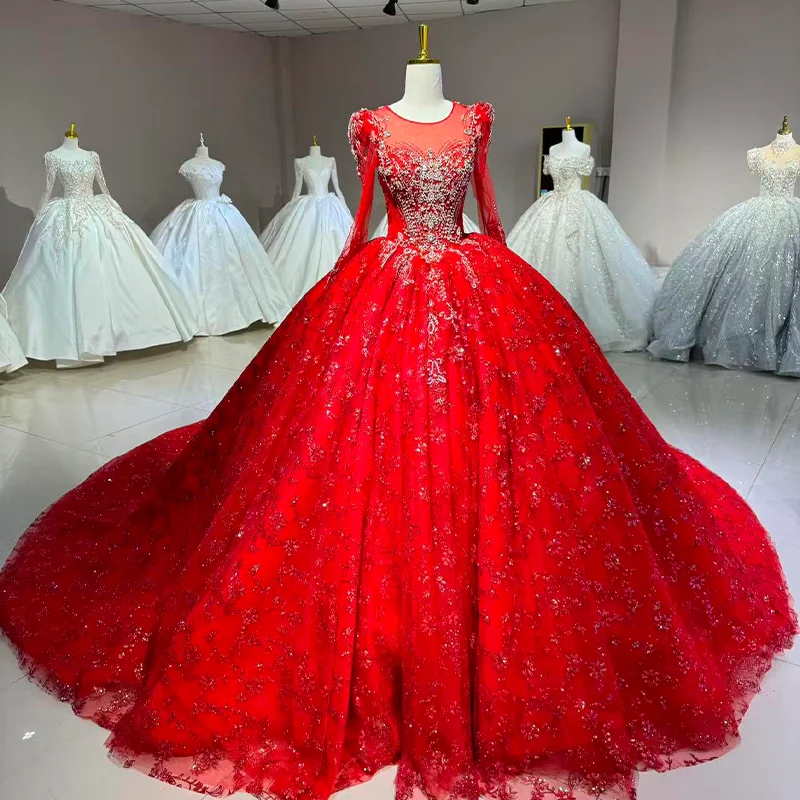 فستان زفاف فاخر مع زخارف متألقة وقطارات طويلة، فستان زفاف بأكمام طويلة مطرز بالدانتيل الرقيق