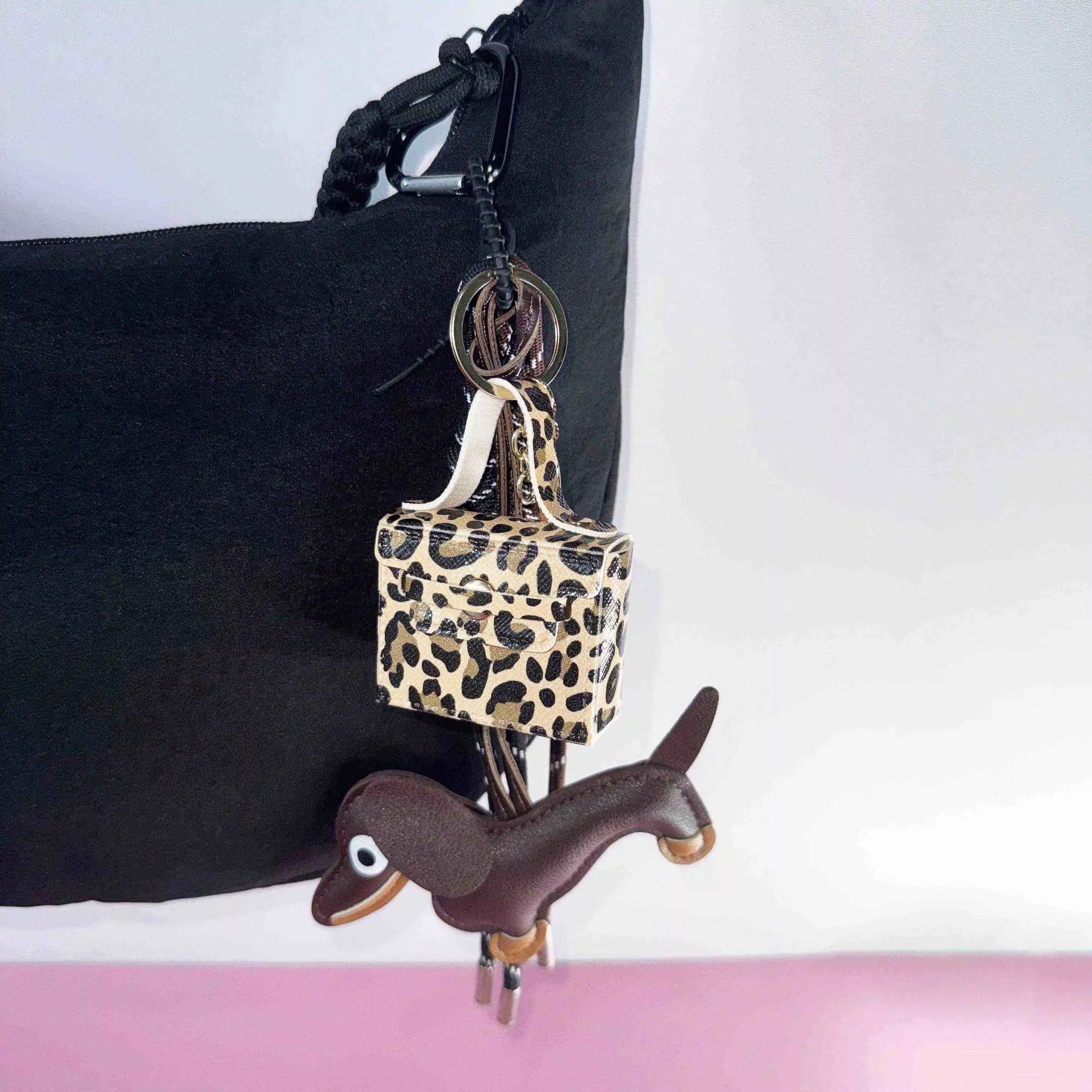 

Bag Charms Luxury Bag Chain Coin Purse Pendant for lv Bag Women Handbag Purse Keychain Man Backpack Wallet Decoration