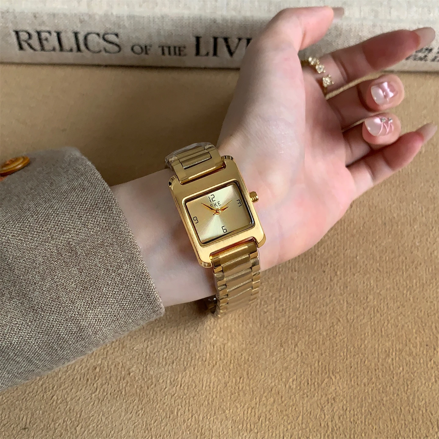 

Classic square digital watch for women, antique style, high-end temperament, western-style women's steel strap quartz watch