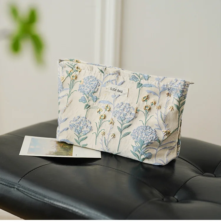 Blue Bouquet Damen-Make-up-Tasche, große Kapazität, Canvas-Kulturtasche – zur Aufbewahrung von Damenbinden und Make-up-Zubehör, Reise-Organizer – Detail 1