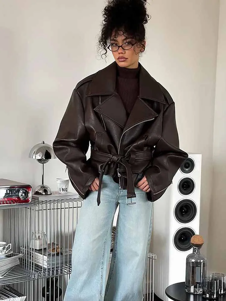 خمر بولي Leather الجلود الدانتيل يصل حزام سترة المرأة التلبيب سستة جيب فضفاض معطف قصير 2025 الخريف سيدة شيك شارع العليا أبلى