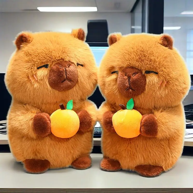

Креативная плюшевая игрушка-животное — Capy Bara Holding a Apple Doll (Capy Plushie) — подарок на день рождения и сувенир для девочки