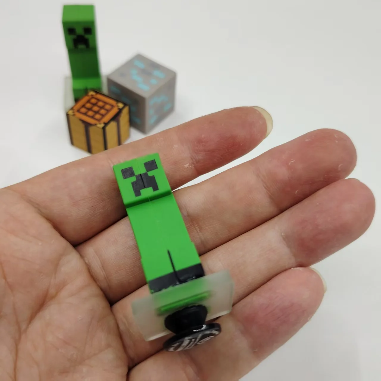 2025 بلدي العالم لعبة Minifigure الزاحف نموذج شخصية لطيف لعبة أرقام Jibbitz اكسسوارات الديكور جمع لعب طفل هدية