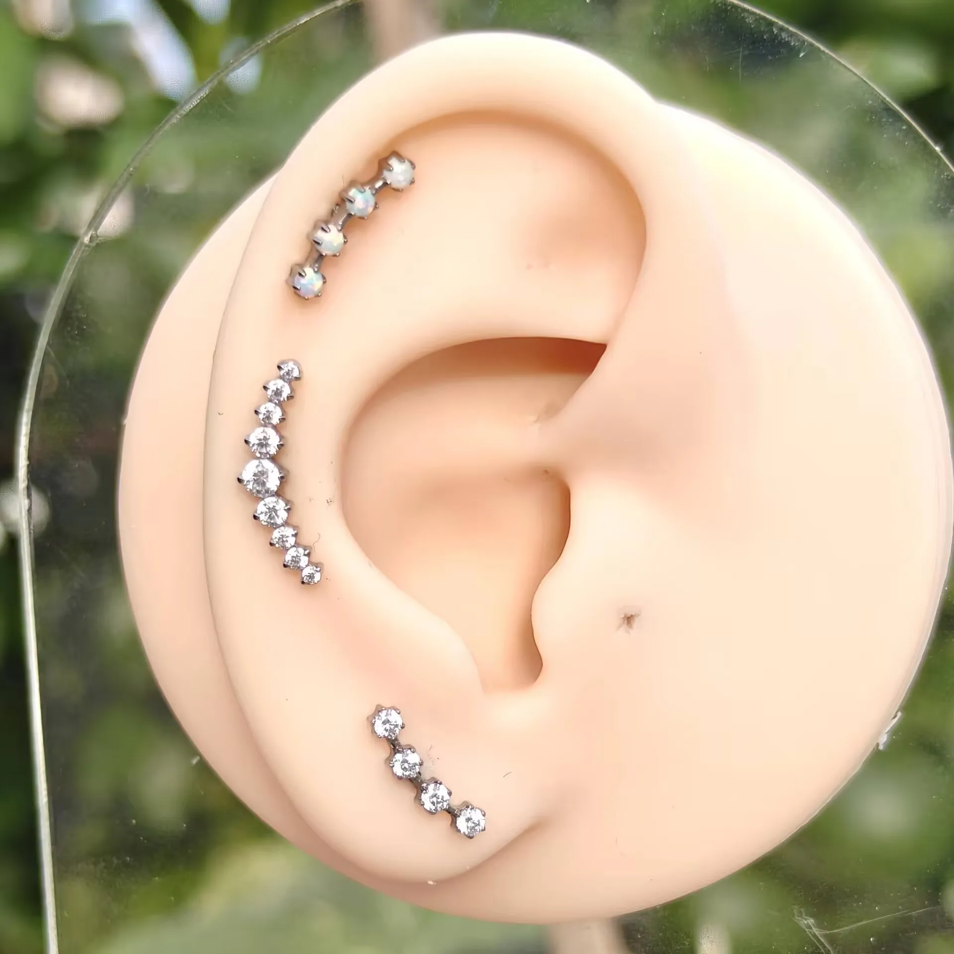 ASTM F136 Titanium Center Opal  CZ Vertical Round Internal Thread Labret Ear Studs Cartilage Helix Lobe Conch Piercing Jewelry