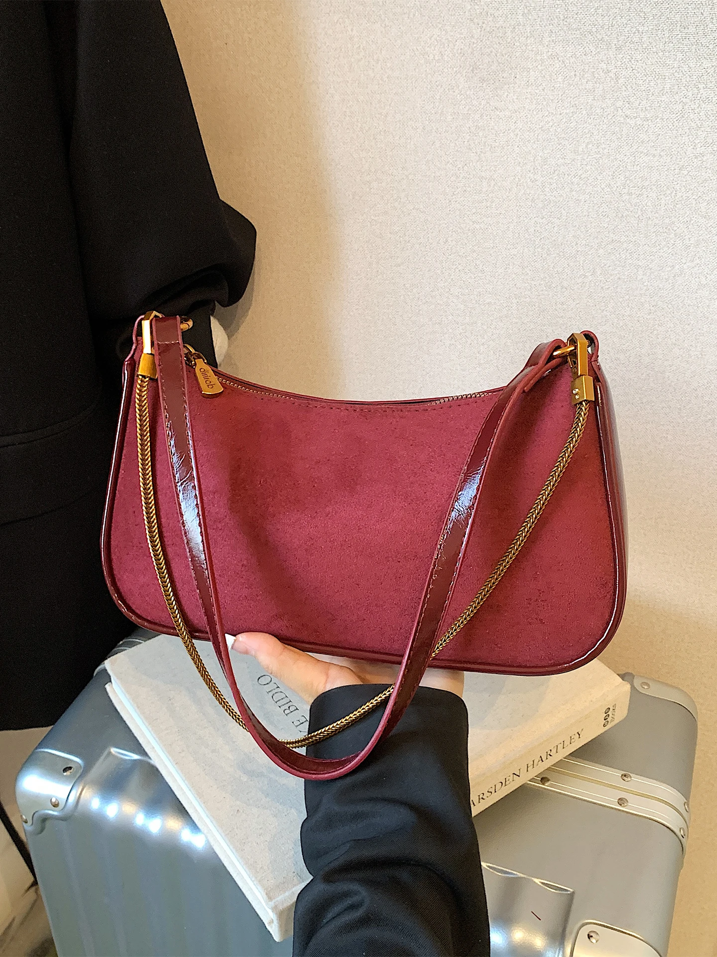 

High End Trend Burgundy Chains Shoulder Bag Autumn Women's Versatile Fashion Faux Suede Messenger Bag Female Exquisite Handbags