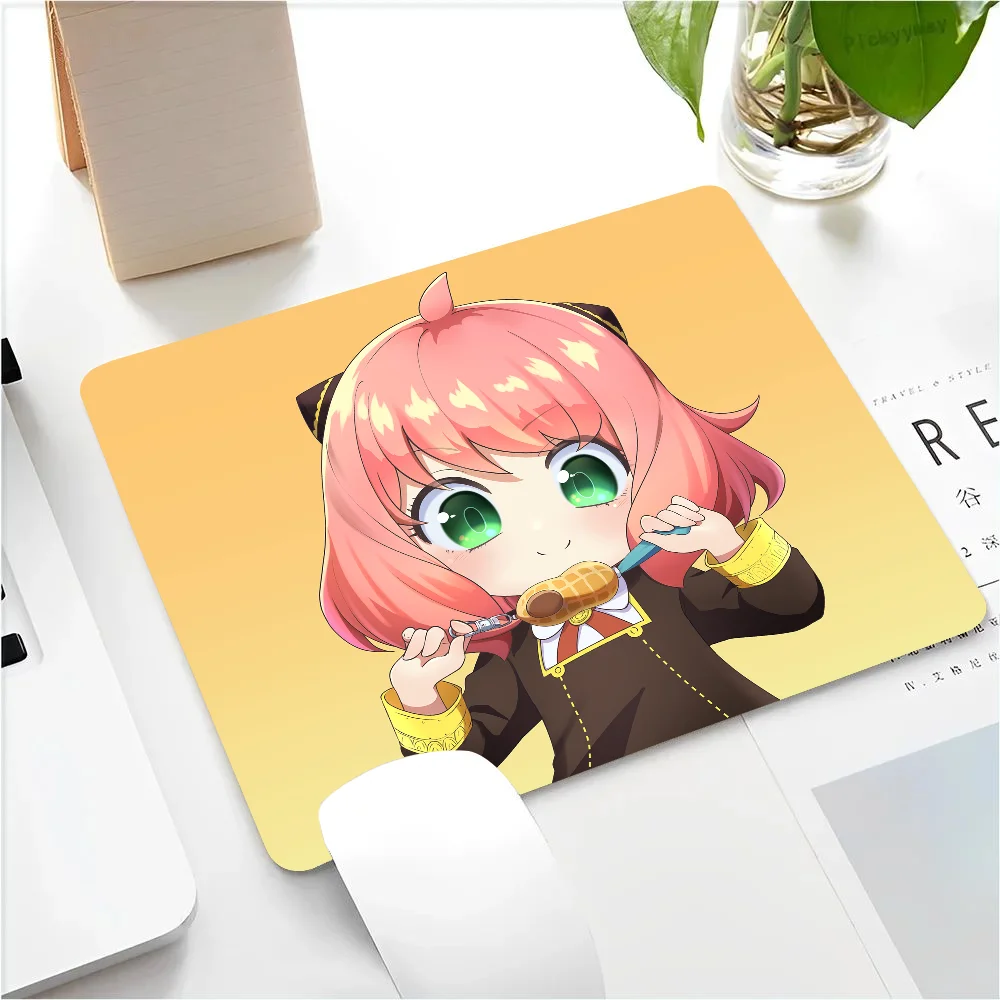 Anya Forger Anime Girl Spy X Familys Mousepad Small LockEdge Mouse Pad For Gamers Computer Desk Pad Anti-slip Rubber