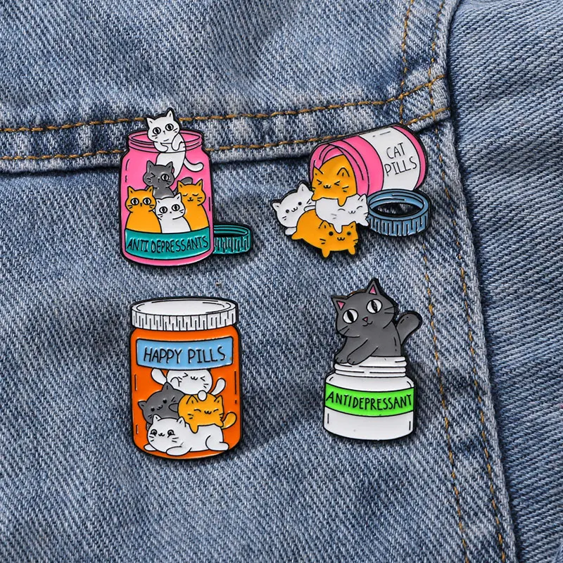 Broches con diseño de pastillas de gatos divertidos, alfileres esmaltados con botella de Kitty Meds antidepresivo para amantes de las mascotas, insignia, joyería