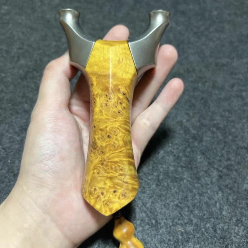 Titanium Alloy Outdoor Hunting Professional Powerful Slingshot Golden Silk Nan Solid Wood Self-defense Tool Slingshot