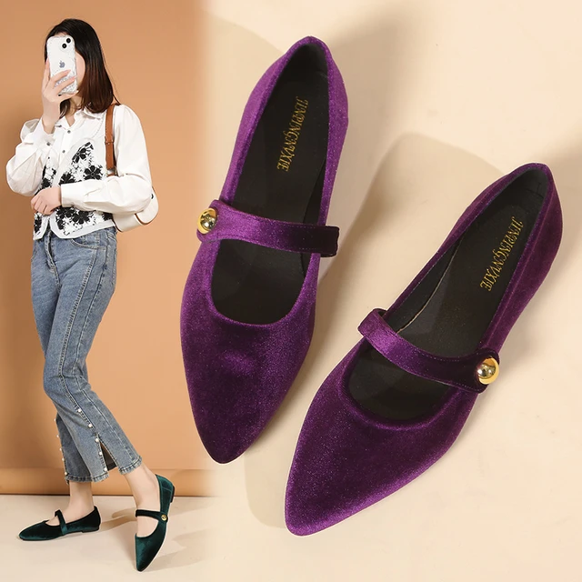 Scarpe basse alla moda store
