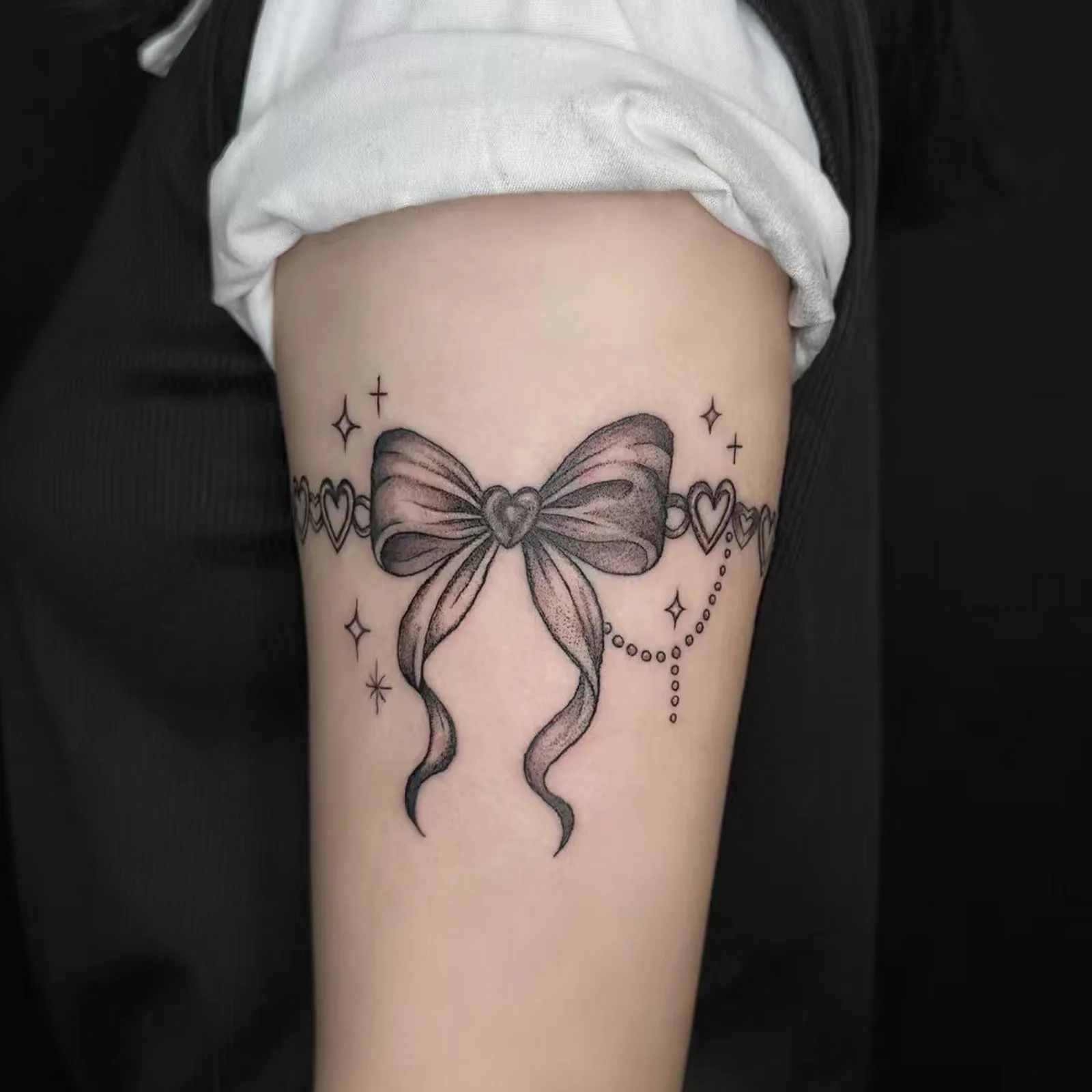 

Minimalist Leaf Vine Tattoo Sticker Waterproof Long Lasting Fine Line Temporary Tattoo for Women Finger Hand