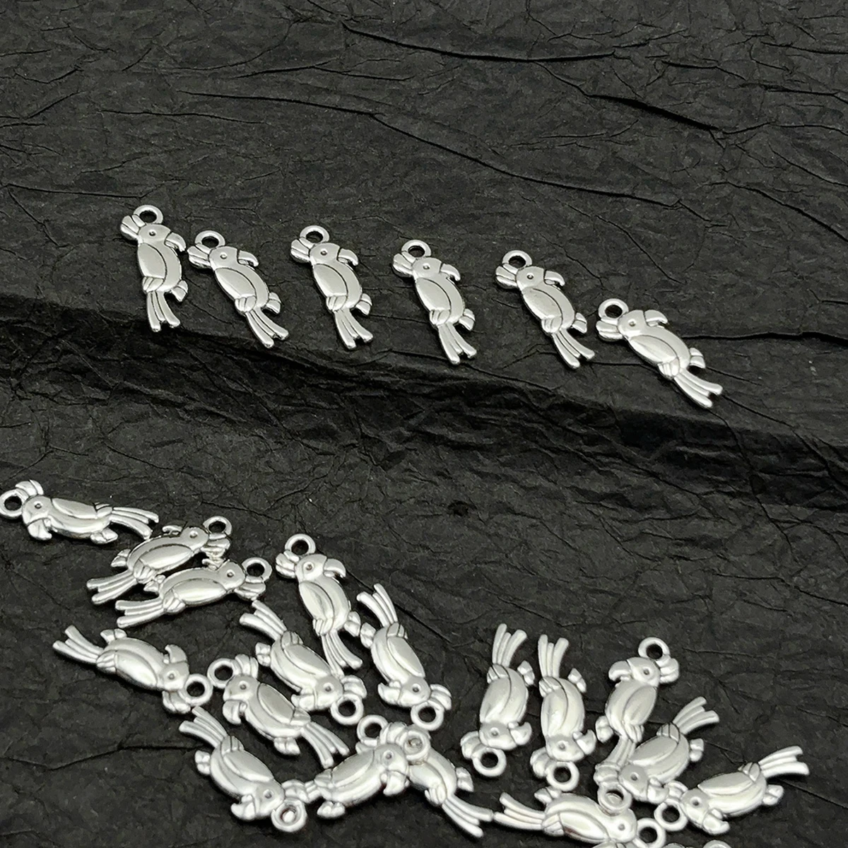 20 Pieces of 3D Parrot Handmade Accessories, Small and Simple Bird-Shaped Designs, Suitable for DIY Bracelets, Necklaces, and Earrings, Handmade Beaded Decoration Accessories