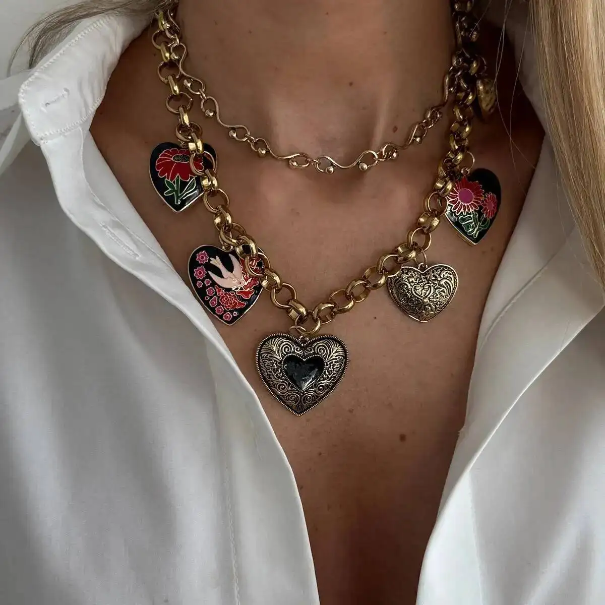 

Vintage Enamel Flower & Heart Pendant Necklace for Women Exaggerated Love Charm Creative Luxury Jewelry Accessory