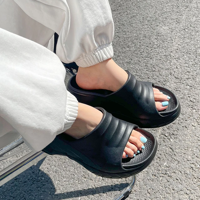 New modern slippers deals