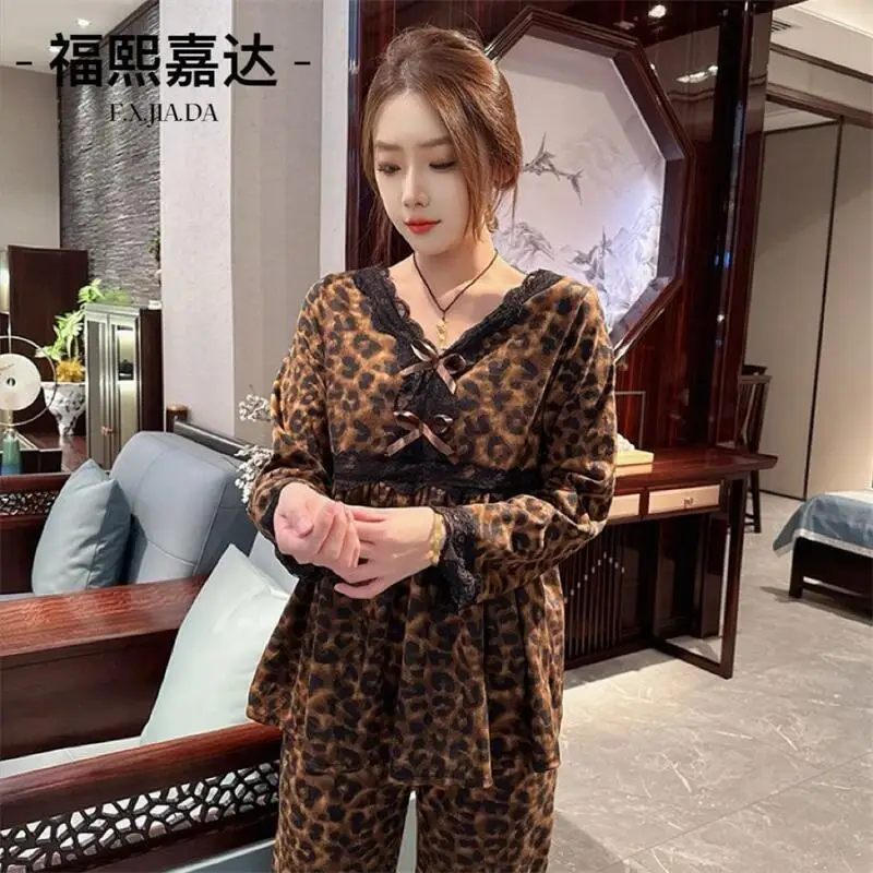 2026Women Autumn Winter Vneck Lace Fashion Comfort Korean Edition Long Sleeved Pajama Western Leopard Pattern Home Furnishingset