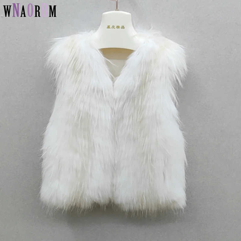 

Новый жилет из 100% енотового меха 2026 года, длиной 55 сантиметров, выполненный из натурального енотового меха с полосатым узором.