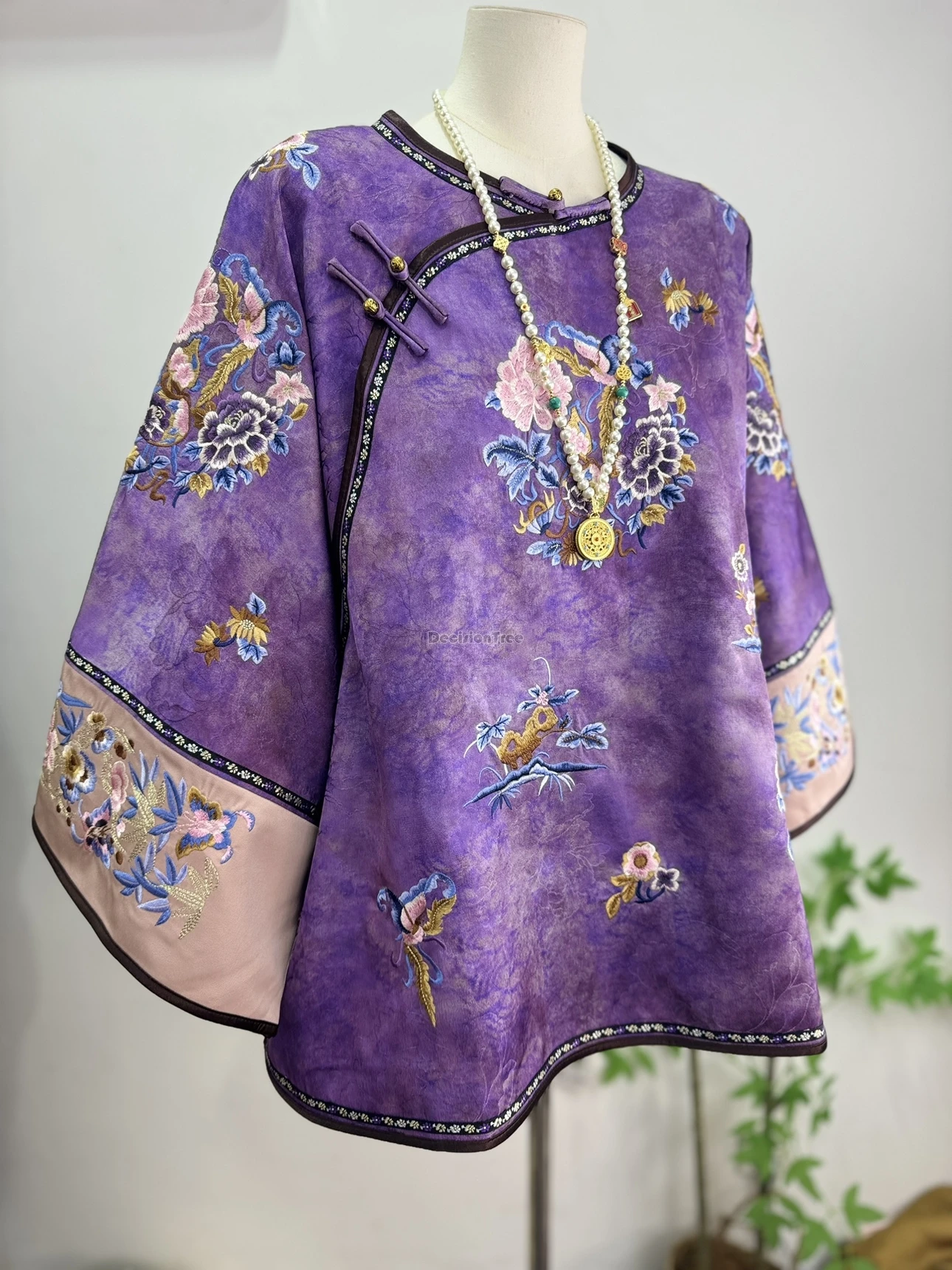 2025 nieuwe Chinese traditionele stijl verbeterde oude kostuum geborduurde satijnen jas vrouwen half mouw losse hanfu tang pak top