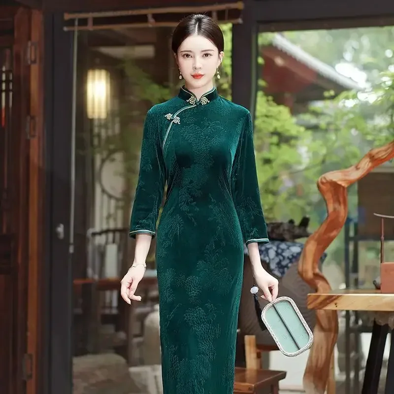 

Chinese Traditional Dress Velvet Qipao Big Size Vintage Jacquard Cheongsam Autumn New Oriental Gown Classic Elegant Qipaos 5XL