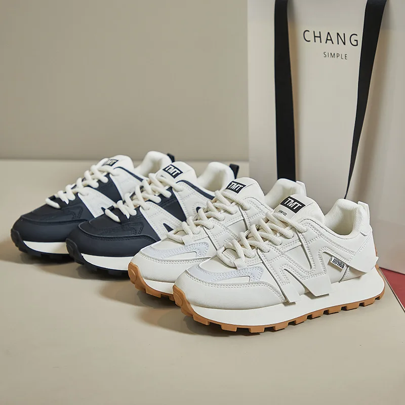 أحذية فورست غامب الجديدة على الطراز الكوري للنساء للربيع أحذية الجري الرياضية للطلاب نعل سميك غير رسمي لزيادة الارتفاع