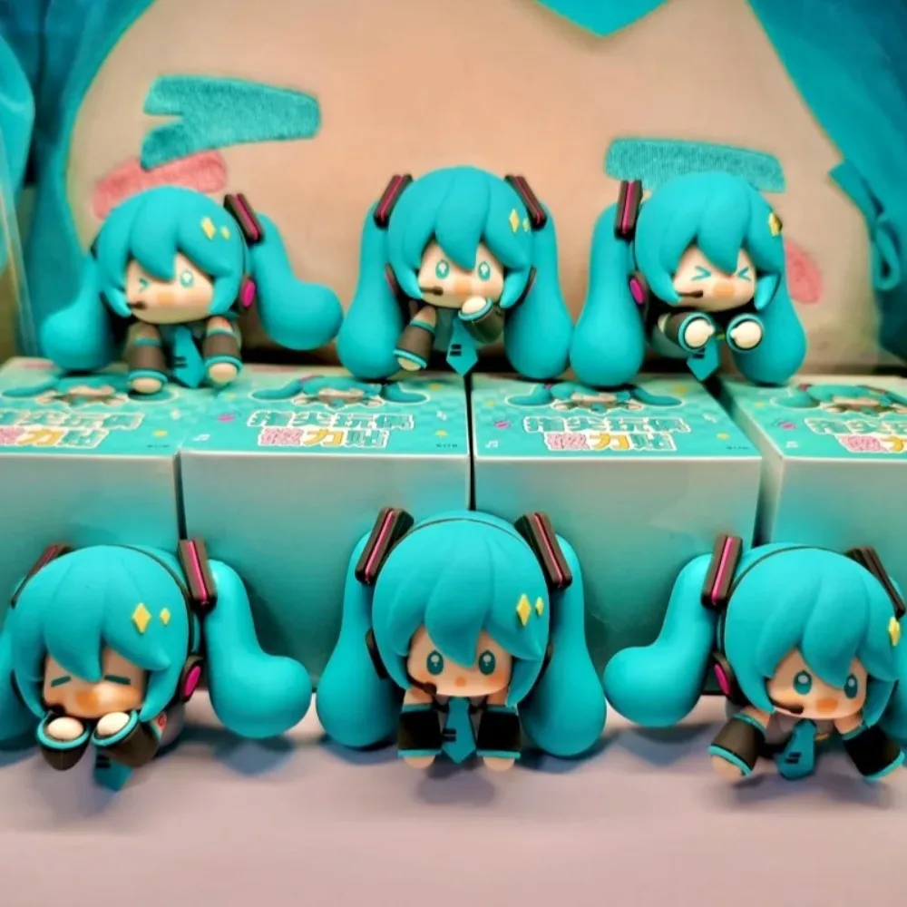 Nueva serie de pegatinas magnéticas Hatsune Miku, juguete para la yema del dedo, figura de Anime de dibujos animados, imán para refrigerador, juguete, caja ciega, juguetes, regalo de cumpleaños