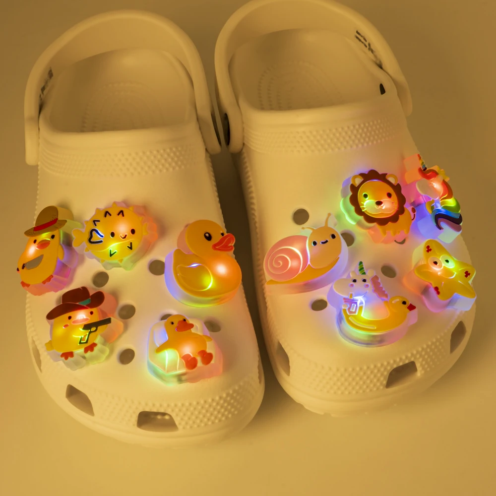 1 Stück LED-Schuhanhänger, Tier-LED-Pins für Kinder, Männer, Frauen, beleuchtete Schuhzubehör, Dekorationen, Geschenke, Sandalen, Clog, leuchtende Schnallen – Detail 3
