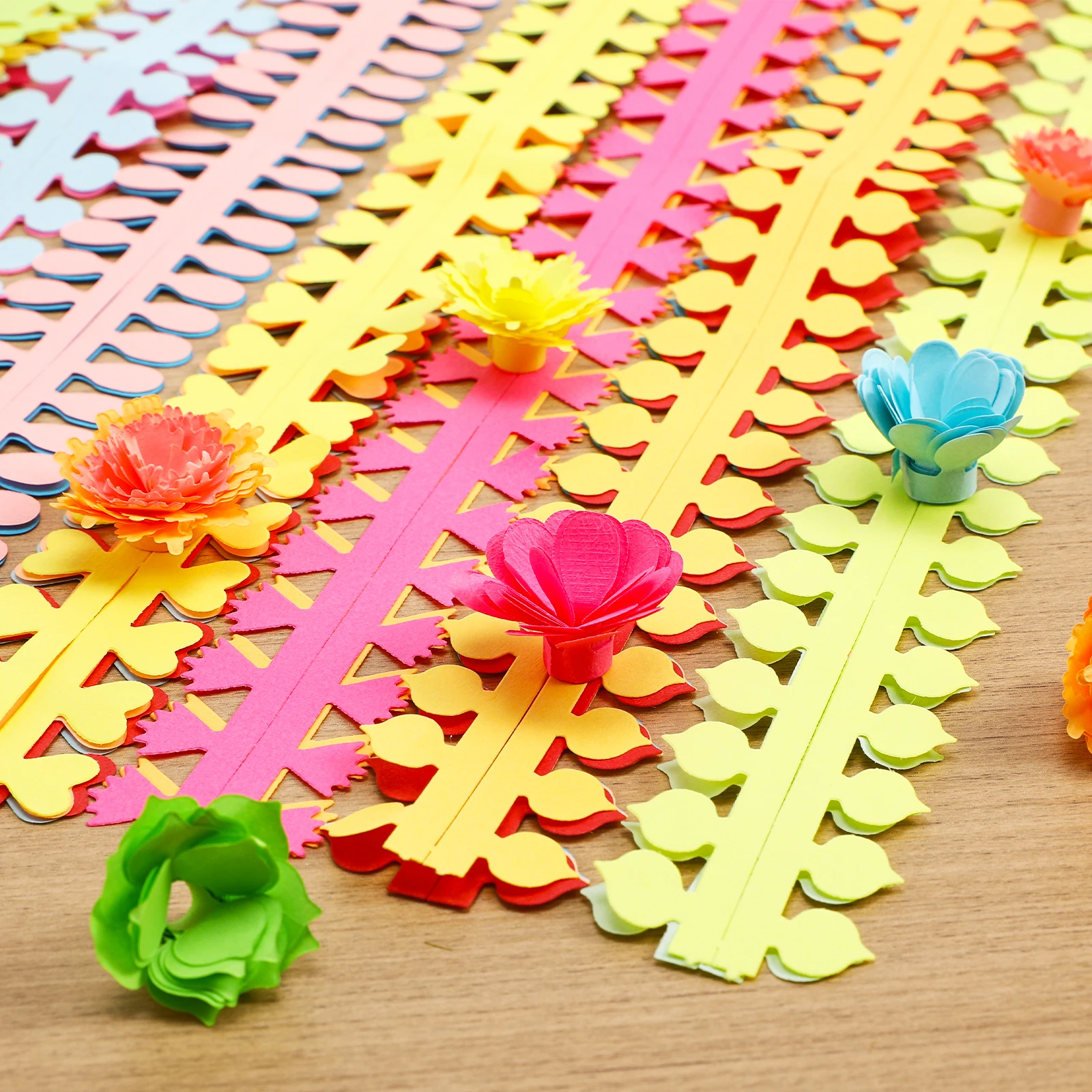 

90 Pcs Paper Roll Flower Shape Quilling Papers Strips for Crafts Manual Multi-color Kits Child