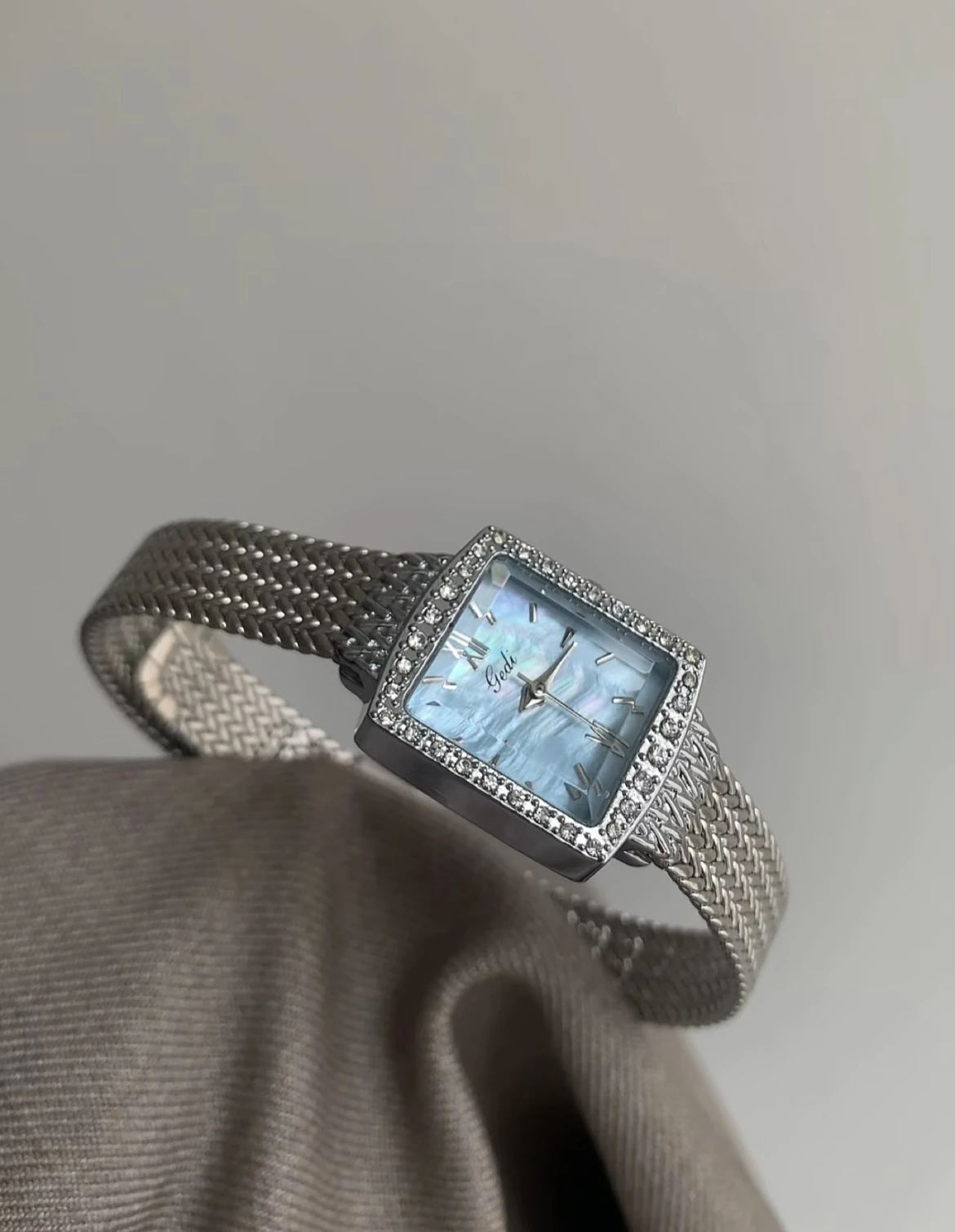 Reloj cuadrado de moda para mujer, verde retro, versátil reloj con orejas de trigo plateadas, sofisticado y simple, un regalo perfecto para mujeres.