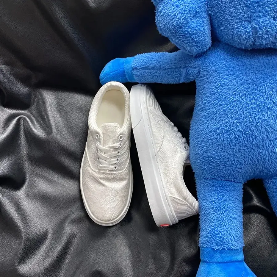 

New Silvery-White Soft-Soled Comfortable Canvas Shoes Low-Top Versatile Shoes Casual Skate Shoes Student Couple's Style Plus-Si
