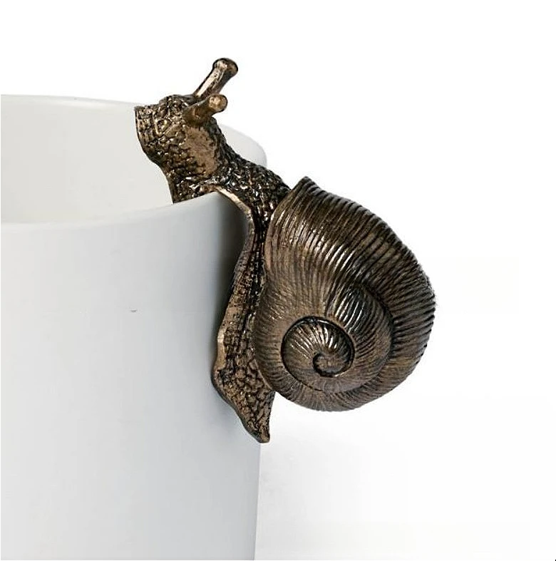 Viral Snail Hanging Planter Decor, Resin Garden Animal Ornament for Flower Pot Edge, Trending Home Accent
