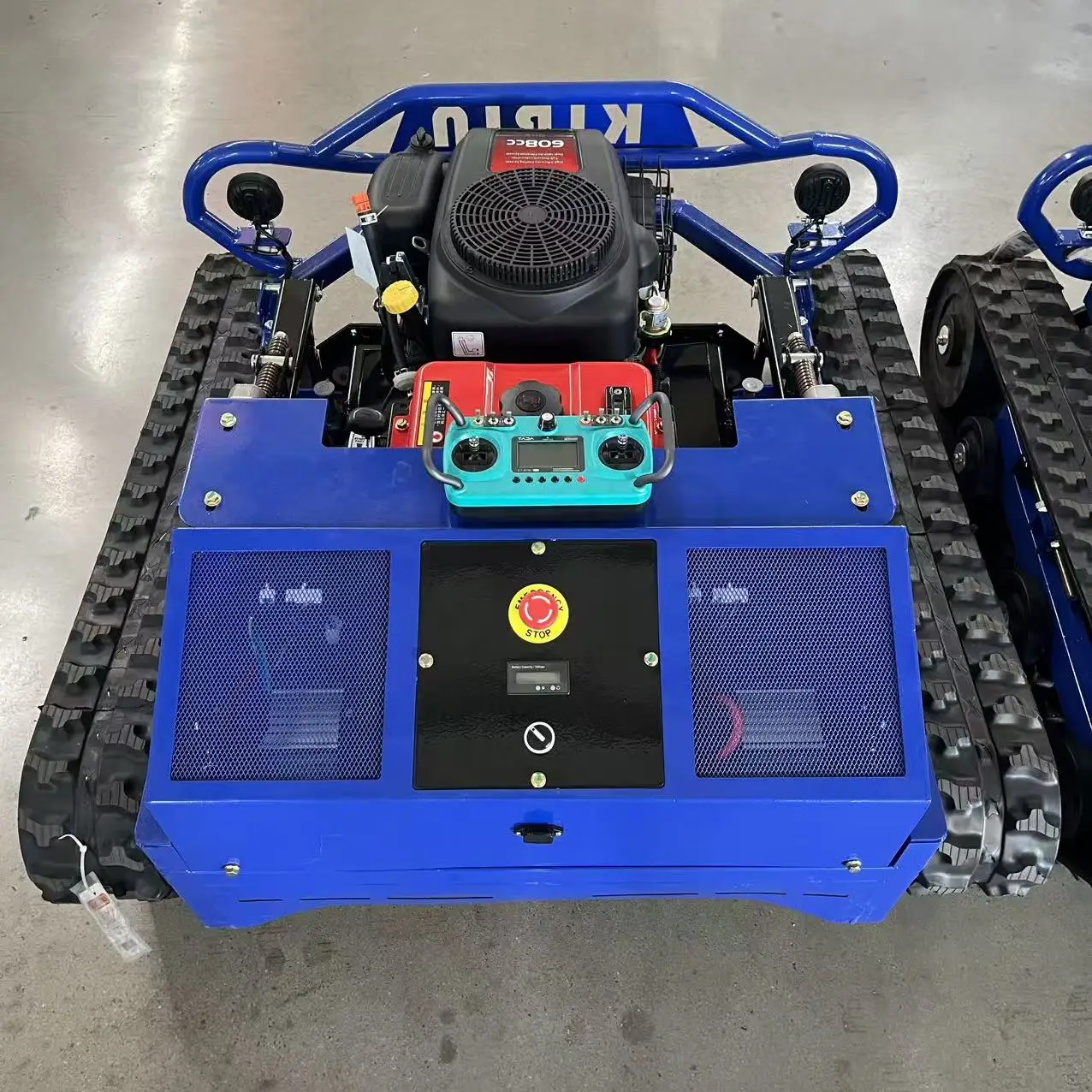 3800 ㎡ /h كفاءة القص 800 مللي متر عرض القطع يمكن رفع رأس السكين 20-150 مللي متر جزازة العشب للتحكم عن بعد