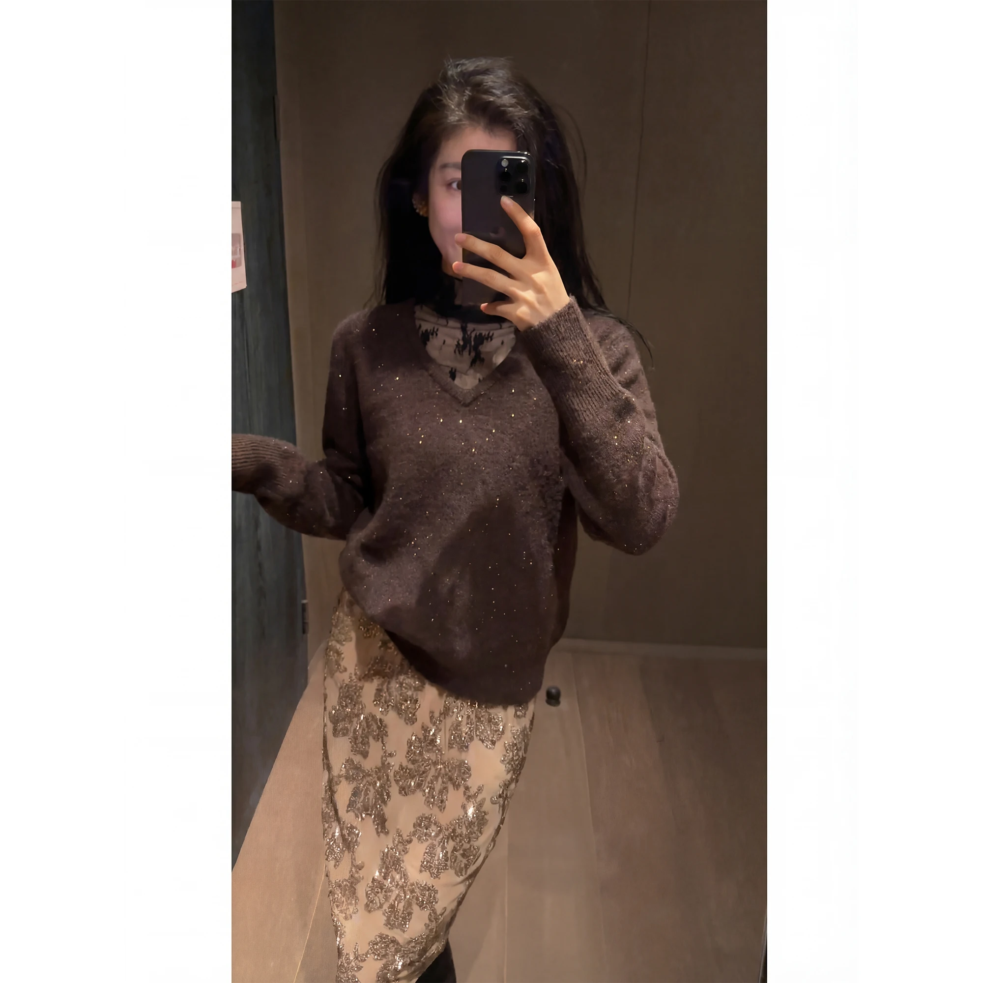 

Ele Lace Splice V-Ne Knitted Sweater Faionable Aosphere Winter New Arrival Women's Overhead Woolen Camere