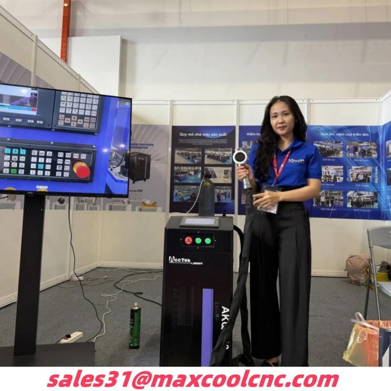 AKQ-100 lazer mesin pembersih penghilang karat, peralatan pembersih permukaan logam Auto suku cadang Laser optik 300w gudang EU 500w