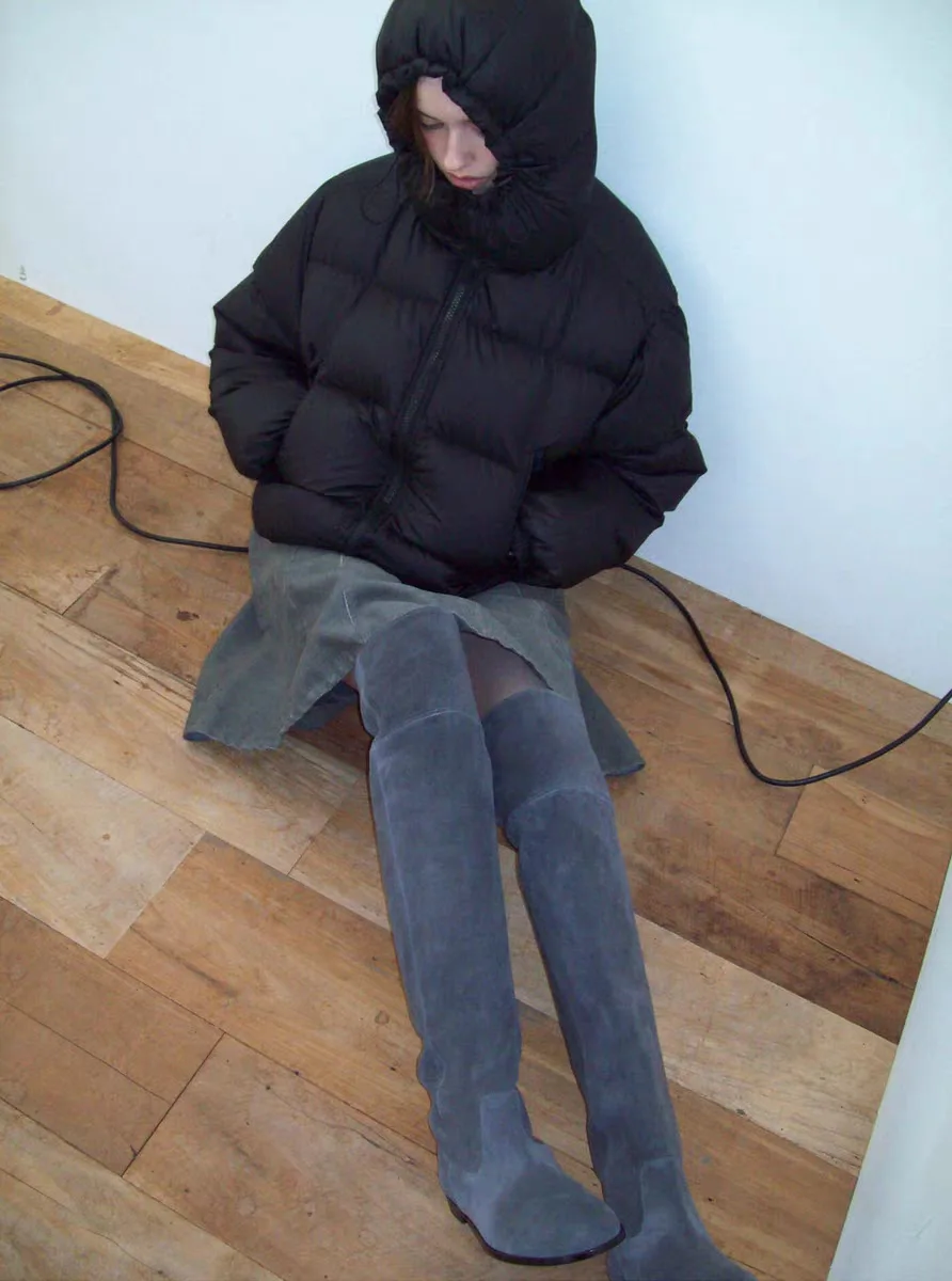 เสื้อโค้ทผู้หญิงทรงหลวมแบบสบายๆ หรือแบบพัฟเฟอร์  มีฮู้ด  ผ้าโพลีเอสเตอร์ทนทาน  ไส้ขนห่าน  แบรนด์จีน