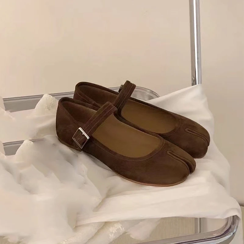 

Split Toe Women Flat Shoes Women Casual Loafer Soft Moccasin Fashion Tabi Ninja Mary Jane Single Shoes Female