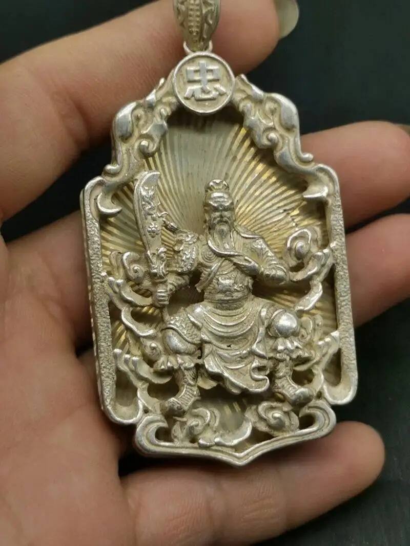 古い中国のチベット銀製手彫り関羽武神の富の守護符ペンダント