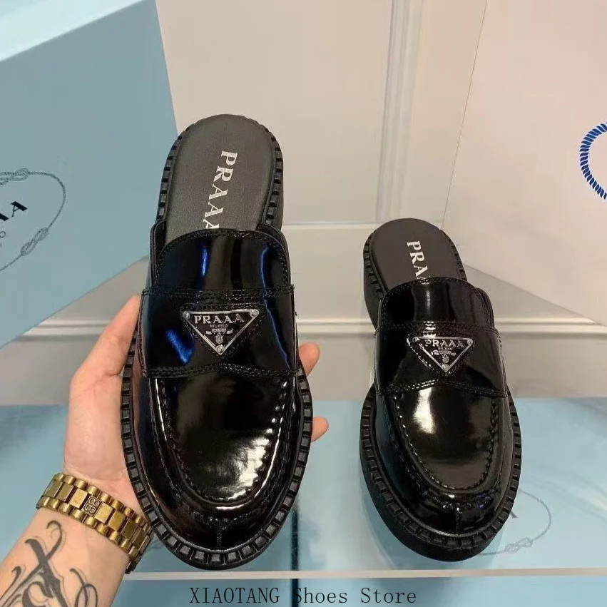 

Italian Style Triangle Logo 2026 New Model Leather Platform Retro British High-heeled One-piece Leather Shoe, Headband Half Slipper for Women, Fashionable Children's Sandals, Trendy Teenage Casual Shoes.
