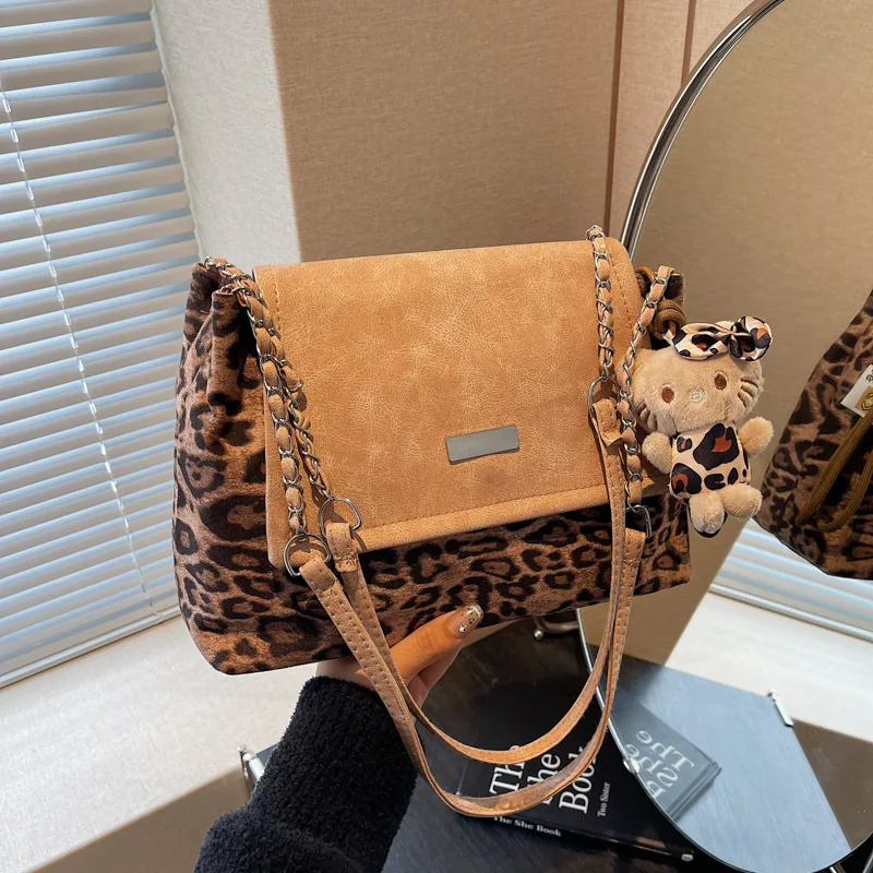 Leopard print large capacity shoulder bag retro chain commuter tote bag