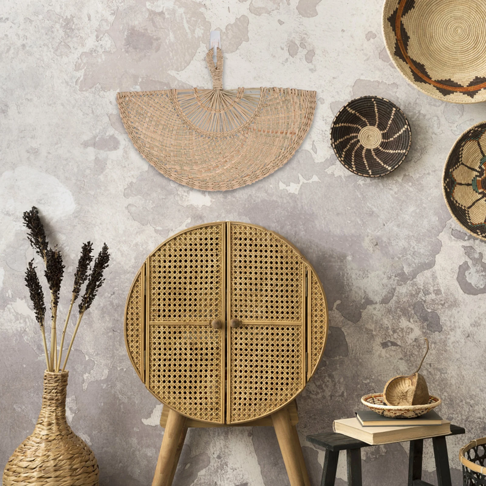 

Asian Handmade Straw Woven Semicircle Fan Wall Art Rustic Farmhouse Boho Style Hanging Wedding Decor Fan Prop Handmade Fans