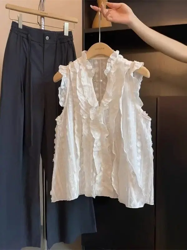 

Sweet V-neck Lace Trim Sleeveless Short Shirt Women Summer Top Beautiful Backless Vest Outerwear French Style Loose Fit Cotto...
