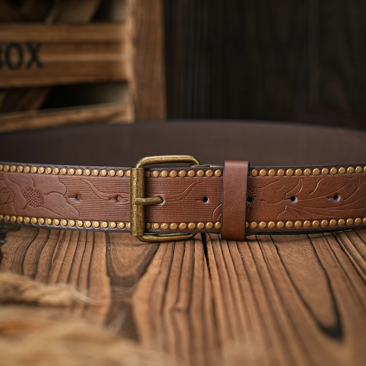 A men\'s and women\'s retro metal buckle casual style multi-color PU belt suitable for daily attendance business four seasons (sen