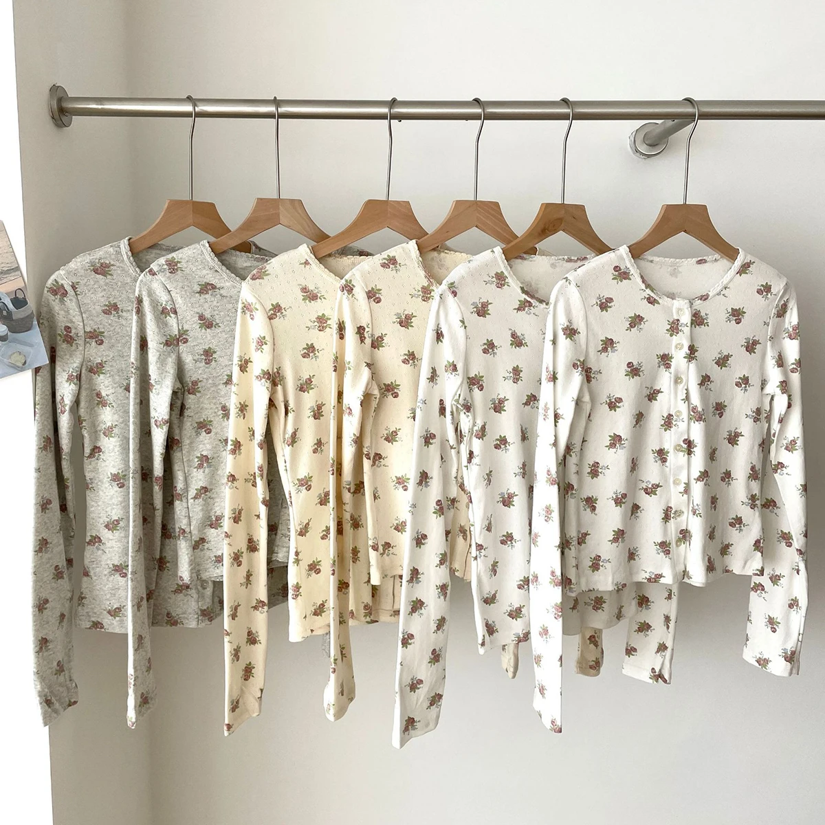 

Brown Floral Eyelet Long Sleeve T-shirt Woman Lace Trim O-Neck Single Breasted Slim Tshirts Casual Sweet Cotton Tees Y2k Tops