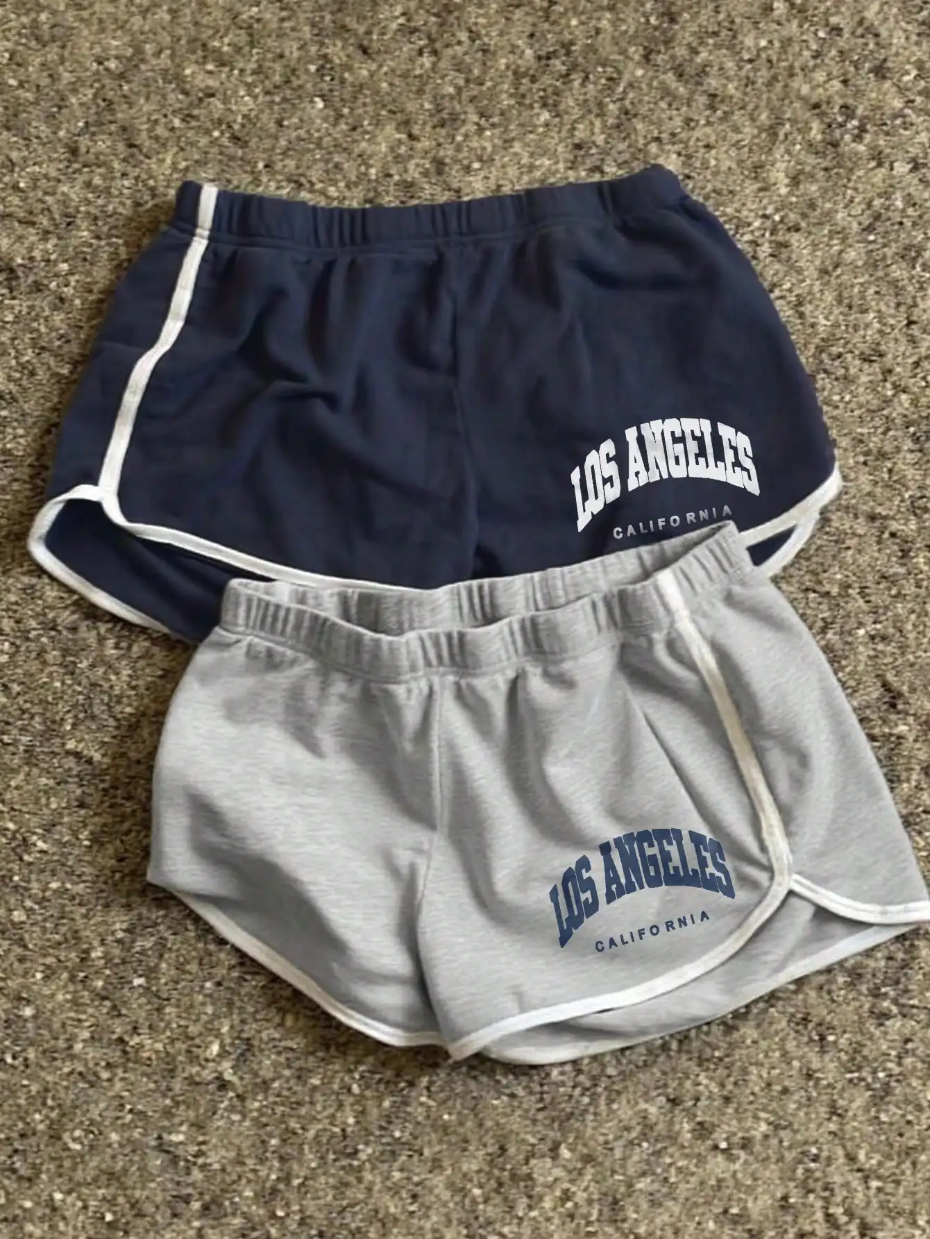 

Женские повседневные шорты с графическим принтом и эластичной резинкой на талии