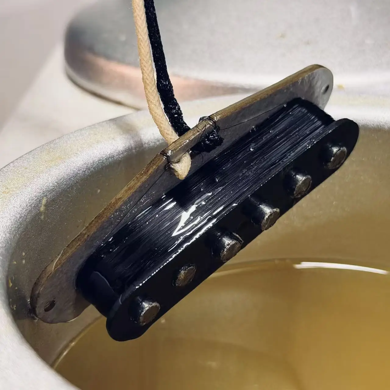 التقاطات جيتار بملف واحد V70 SSS مخصصة - نغمة الروك الراقية المصنوعة يدويًا من ألنيكو 5 من السبعينيات #2