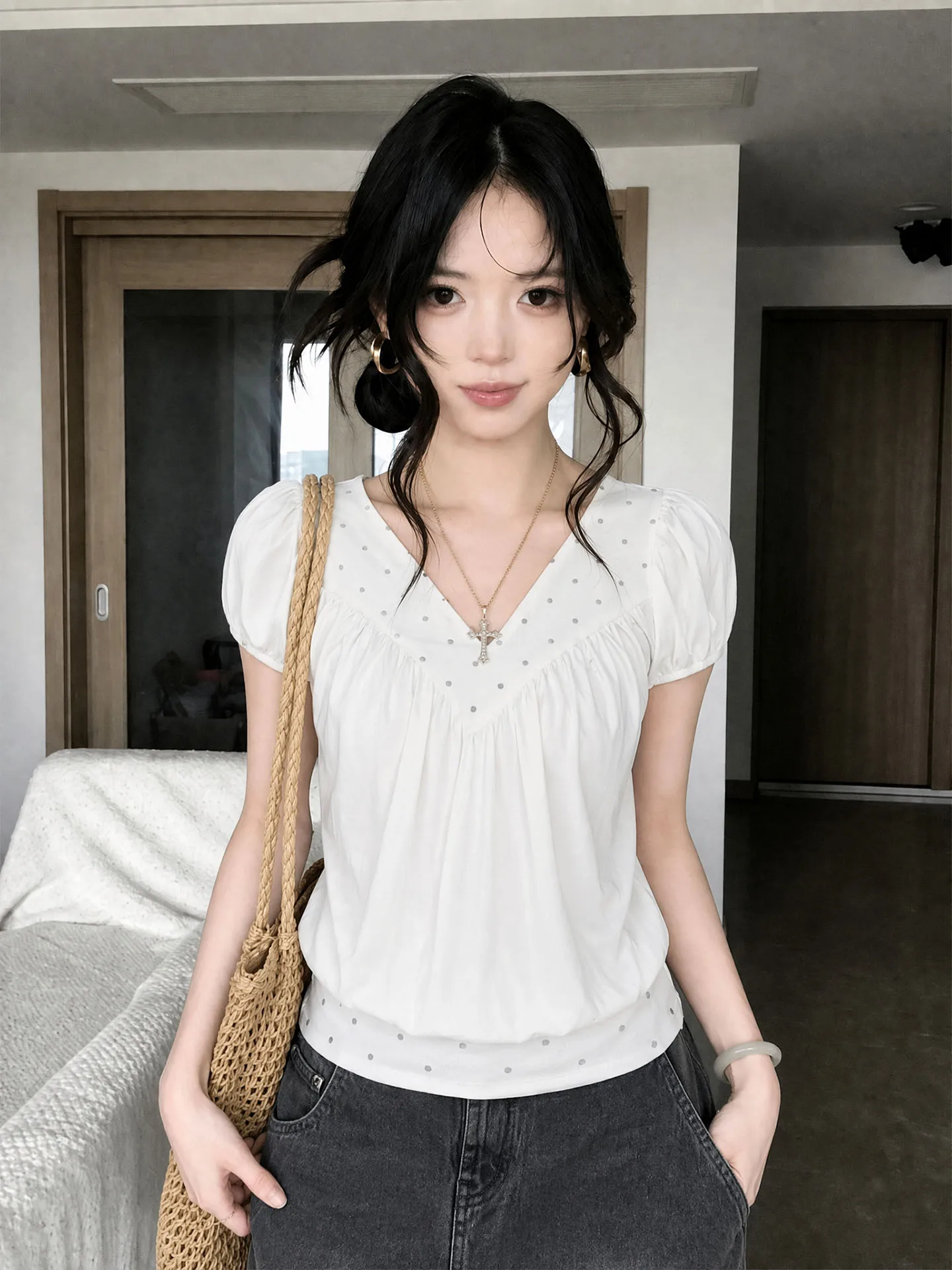 Korean Style V-Neck Pleated Polka Dot Splice Bubble Sleeve T-Shirt Women Summer Design Sensation Millennial Short Sleeve Top