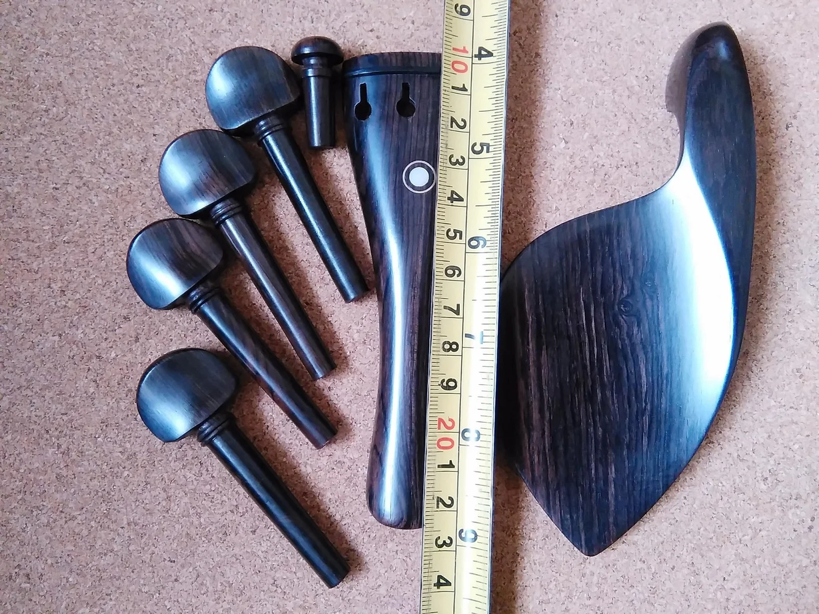 

1 комплект качественных деталей VIOLA, натуральный цвет черного дерева, включая хвостовую часть подбородка, 4 колышка и 1 концевую кнопку для 16 дюймов